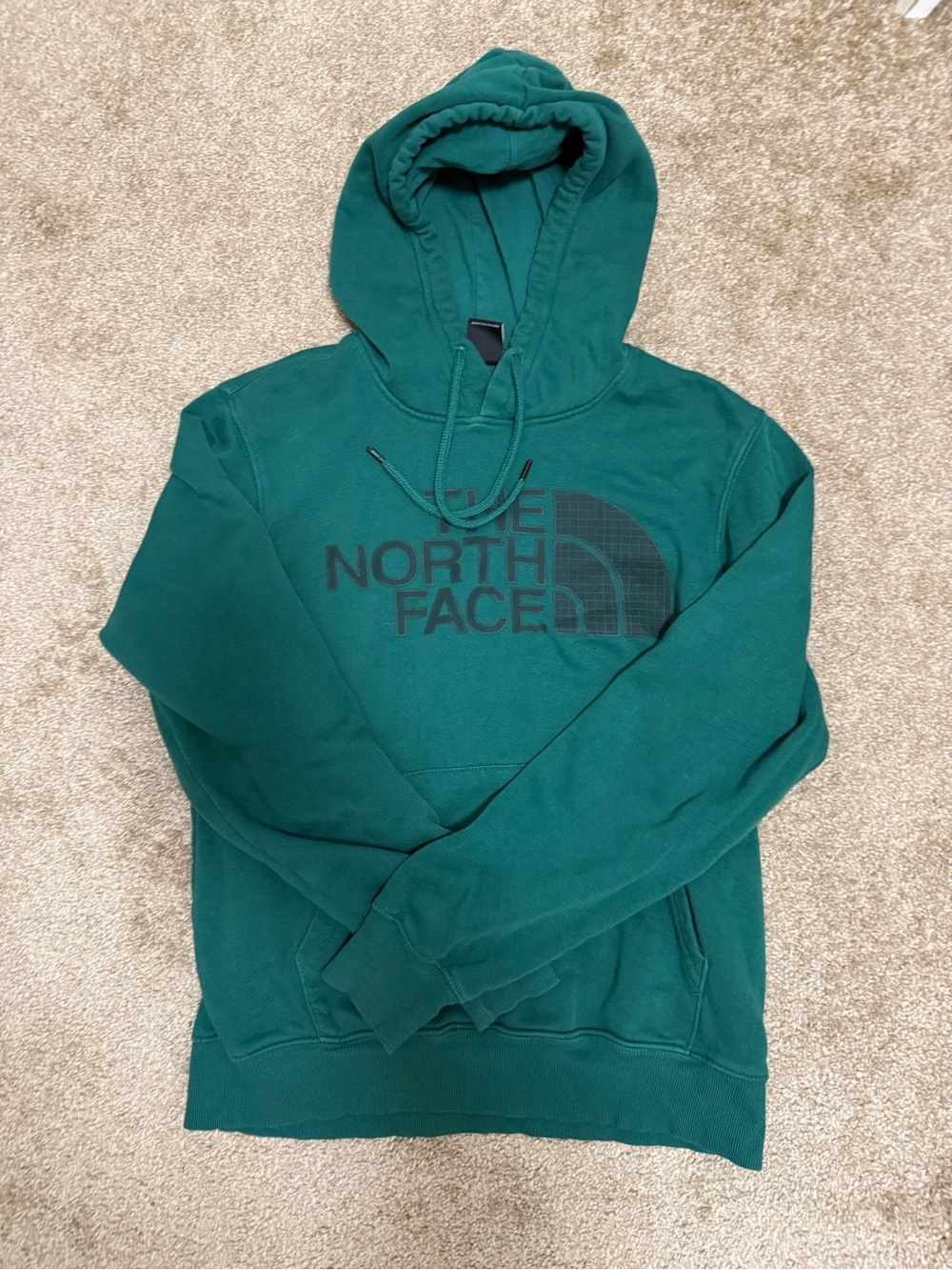 The North Face Men's Green Pullover Hoodie. E11